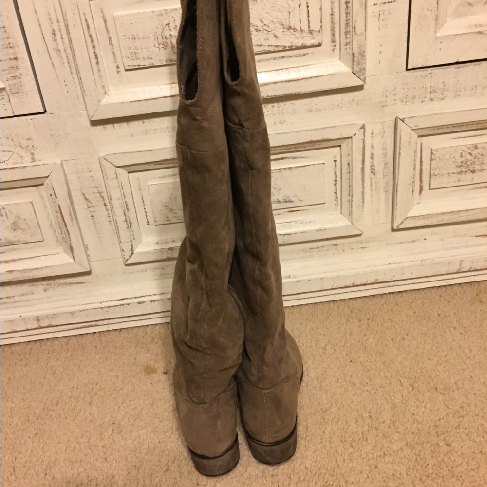 Boots - Picture 2 of 5